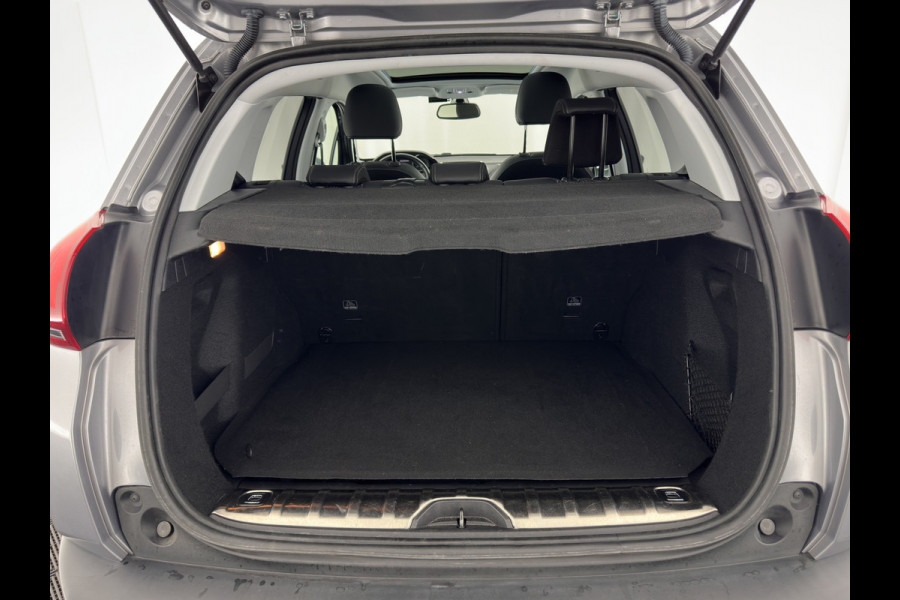 Peugeot 2008 1.2 PureTech Allure Aut. *PANO | LEATHER-FABRIC | HEATED-SPORTSEATS | CARPLAY | ECC | CAMERA | PRIVACY-GLASS | PDC | CRUISE | 16''ALU*