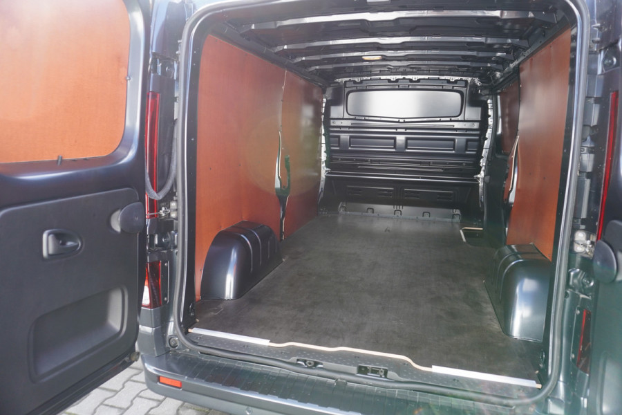 Renault Trafic 2.0 dCi 130PK T30 L2H1 Work Edition Nr. V031 | Airco | Cruise | Navi | Camera | Lm Velgen | Betimmering