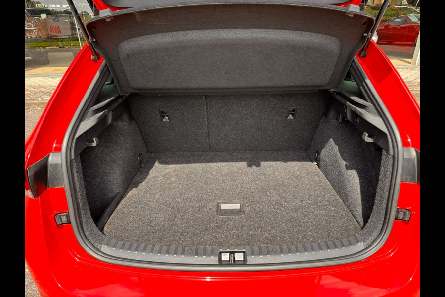 Škoda SCALA 1.5 TSI 150pk Sport Business DSG Automaat | Panorama | Trekhaak | Sport interieur | Climate | Cruise Con trol | occasion Škoda SCALA 1.5 TSI 150pk Sport Business DSG Automaat | Panorama | Trekhaak | Sport interieur | Climate | Cruise Con trol | occasion