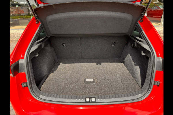 Škoda SCALA 1.5 TSI 150pk Sport Business DSG Automaat | Panorama | Trekhaak | Sport interieur | Climate | Cruise Con trol | occasion Škoda SCALA 1.5 TSI 150pk Sport Business DSG Automaat | Panorama | Trekhaak | Sport interieur | Climate | Cruise Con trol | occasion