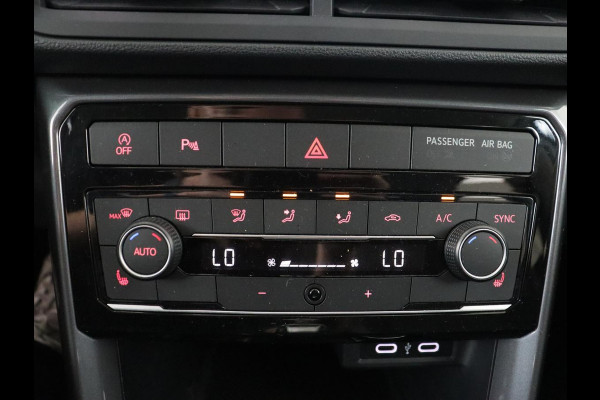 Volkswagen T-Cross 1.0 TSI R Line | Stoelverwarming | Camera | Trekhaak | Virtual Cockpit | Carplay | Adaptive cruise | Climate control | Full LED