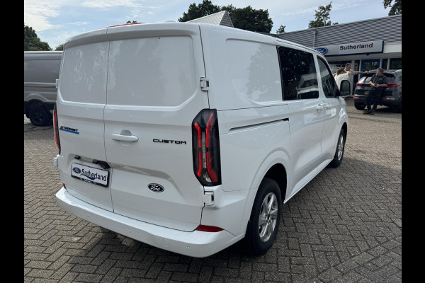 Ford E-Transit Custom 320 L1 Limited/Titanium Elektrisch | SCI | Ford Voorraad |  65kWh 218pk | Frozen White | Dubbele zijschuifdeur | Ruit in laadschot | Ruit in rechter zijschuifdeur| Verwarmbare passagiersstoel (8-weg verstelbaar) | Inklapbare trekhaak | Centrale dubbele vergrendeling | Driver Assistance Pack Premium | AGM accu | BEV 3-fase oplaadkabel 10 meter
