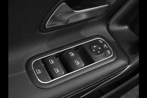 Mercedes-Benz A-Klasse 200 Progressive | Navigatie | Climate Control | Lane Assist | Camera | Trekhaak | DAB | LED | Verkeersbord Herkenning | Mercedes-Benz A-Klasse 200 Progressive | Navigatie | Climate Control | Lane Assist | Camera | Trekhaak | DAB | LED | Verkeersbord Herkenning |
