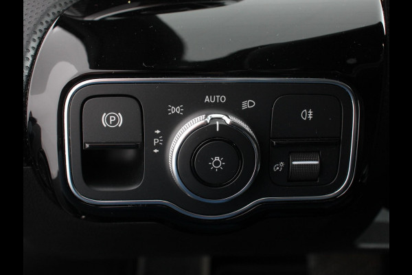 Mercedes-Benz A-Klasse 200 Progressive | Navigatie | Climate Control | Lane Assist | Camera | Trekhaak | DAB | LED | Verkeersbord Herkenning | Mercedes-Benz A-Klasse 200 Progressive | Navigatie | Climate Control | Lane Assist | Camera | Trekhaak | DAB | LED | Verkeersbord Herkenning |