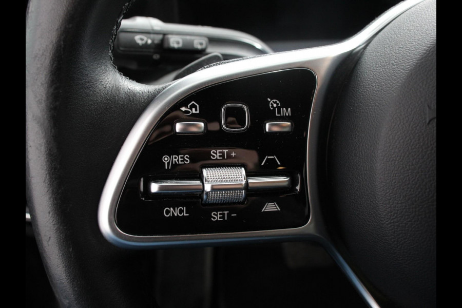 Mercedes-Benz A-Klasse 200 Progressive | Navigatie | Climate Control | Lane Assist | Camera | Trekhaak | DAB | LED | Verkeersbord Herkenning | Mercedes-Benz A-Klasse 200 Progressive | Navigatie | Climate Control | Lane Assist | Camera | Trekhaak | DAB | LED | Verkeersbord Herkenning |