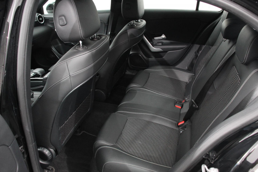 Mercedes-Benz A-Klasse 200 Progressive | Navigatie | Climate Control | Lane Assist | Camera | Trekhaak | DAB | LED | Verkeersbord Herkenning | Mercedes-Benz A-Klasse 200 Progressive | Navigatie | Climate Control | Lane Assist | Camera | Trekhaak | DAB | LED | Verkeersbord Herkenning |