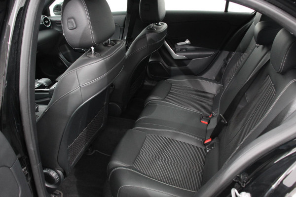 Mercedes-Benz A-Klasse 200 Progressive | Navigatie | Climate Control | Lane Assist | Camera | Trekhaak | DAB | LED | Verkeersbord Herkenning | Mercedes-Benz A-Klasse 200 Progressive | Navigatie | Climate Control | Lane Assist | Camera | Trekhaak | DAB | LED | Verkeersbord Herkenning |