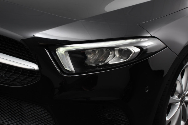 Mercedes-Benz A-Klasse 200 Progressive | Navigatie | Climate Control | Lane Assist | Camera | Trekhaak | DAB | LED | Verkeersbord Herkenning | Mercedes-Benz A-Klasse 200 Progressive | Navigatie | Climate Control | Lane Assist | Camera | Trekhaak | DAB | LED | Verkeersbord Herkenning |