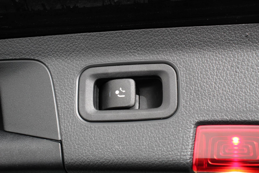 Mercedes-Benz A-Klasse 200 Progressive | Navigatie | Climate Control | Lane Assist | Camera | Trekhaak | DAB | LED | Verkeersbord Herkenning | Mercedes-Benz A-Klasse 200 Progressive | Navigatie | Climate Control | Lane Assist | Camera | Trekhaak | DAB | LED | Verkeersbord Herkenning |