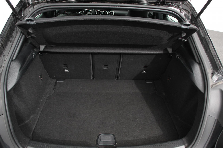 Mercedes-Benz A-Klasse 200 Progressive | Navigatie | Climate Control | Lane Assist | Camera | Trekhaak | DAB | LED | Verkeersbord Herkenning | Mercedes-Benz A-Klasse 200 Progressive | Navigatie | Climate Control | Lane Assist | Camera | Trekhaak | DAB | LED | Verkeersbord Herkenning |