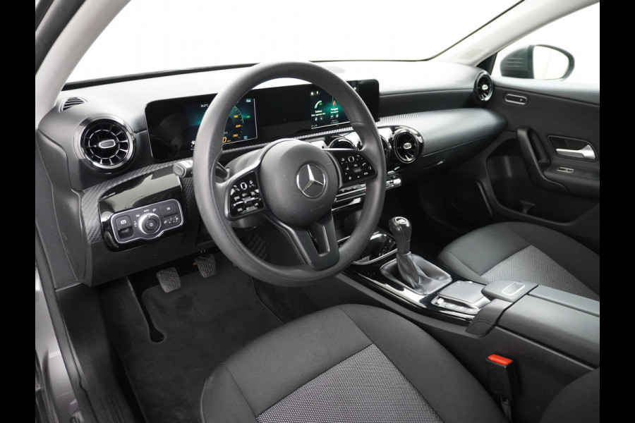 Mercedes-Benz A-Klasse 180 Sedan Navi Virtual-Cockpit Camera Ecc Cruise Control Pdc Keyless Stoelverwarming Regen-Lichtsensor Led Lmv Bluetooth Mercedes-Benz A-Klasse 180 Sedan Navi Virtual-Cockpit Camera Ecc Cruise Control Pdc Keyless Stoelverwarming Regen-Lichtsensor Led Lmv Bluetooth