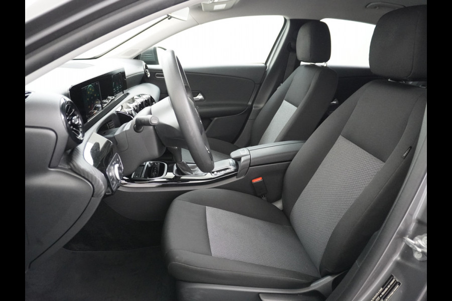 Mercedes-Benz A-Klasse 180 Sedan Navi Virtual-Cockpit Camera Ecc Cruise Control Pdc Keyless Stoelverwarming Regen-Lichtsensor Led Lmv Bluetooth Mercedes-Benz A-Klasse 180 Sedan Navi Virtual-Cockpit Camera Ecc Cruise Control Pdc Keyless Stoelverwarming Regen-Lichtsensor Led Lmv Bluetooth