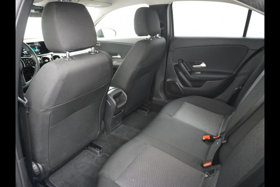 Mercedes-Benz A-Klasse 180 Sedan Navi Virtual-Cockpit Camera Ecc Cruise Control Pdc Keyless Stoelverwarming Regen-Lichtsensor Led Lmv Bluetooth Mercedes-Benz A-Klasse 180 Sedan Navi Virtual-Cockpit Camera Ecc Cruise Control Pdc Keyless Stoelverwarming Regen-Lichtsensor Led Lmv Bluetooth