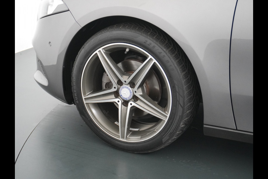 Mercedes-Benz A-Klasse 180 Sedan Navi Virtual-Cockpit Camera Ecc Cruise Control Pdc Keyless Stoelverwarming Regen-Lichtsensor Led Lmv Bluetooth Mercedes-Benz A-Klasse 180 Sedan Navi Virtual-Cockpit Camera Ecc Cruise Control Pdc Keyless Stoelverwarming Regen-Lichtsensor Led Lmv Bluetooth