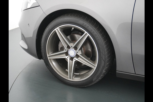 Mercedes-Benz A-Klasse 180 Sedan Navi Virtual-Cockpit Camera Ecc Cruise Control Pdc Keyless Stoelverwarming Regen-Lichtsensor Led Lmv Bluetooth Mercedes-Benz A-Klasse 180 Sedan Navi Virtual-Cockpit Camera Ecc Cruise Control Pdc Keyless Stoelverwarming Regen-Lichtsensor Led Lmv Bluetooth