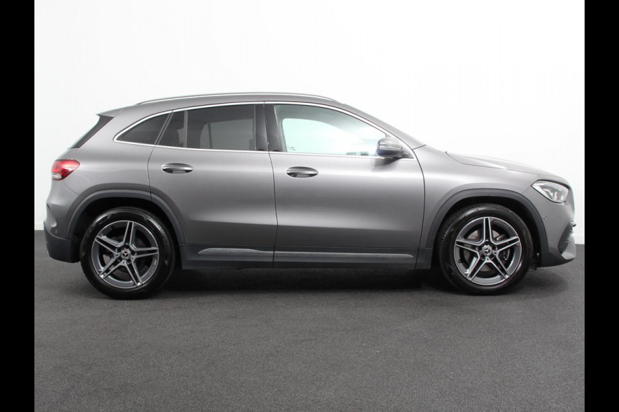 Mercedes-Benz GLA 200 Automaat AMG Line Nieuw model! Mercedes-Benz GLA-klasse 200 AMG Line 8-DCT | Navigatie | Climate Control | Camera | Half leder/alcantara | Led | Electrische achterklep | 19"Lichtmetalen velgen