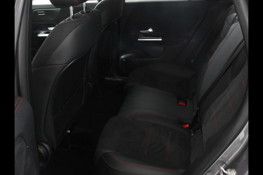 Mercedes-Benz GLA 200 Automaat AMG Line Nieuw model! Mercedes-Benz GLA-klasse 200 AMG Line 8-DCT | Navigatie | Climate Control | Camera | Half leder/alcantara | Led | Electrische achterklep | 19"Lichtmetalen velgen