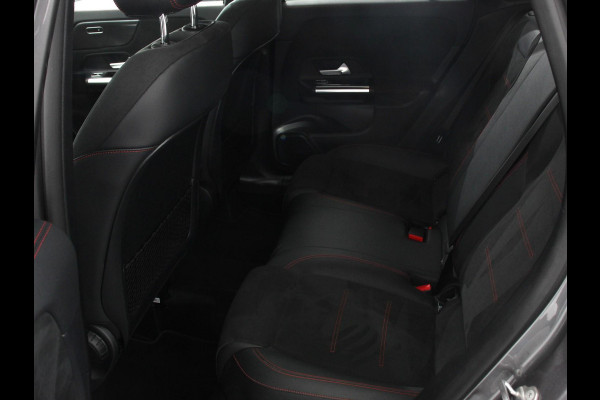 Mercedes-Benz GLA 200 Automaat AMG Line Nieuw model! Mercedes-Benz GLA-klasse 200 AMG Line 8-DCT | Navigatie | Climate Control | Camera | Half leder/alcantara | Led | Electrische achterklep | 19"Lichtmetalen velgen