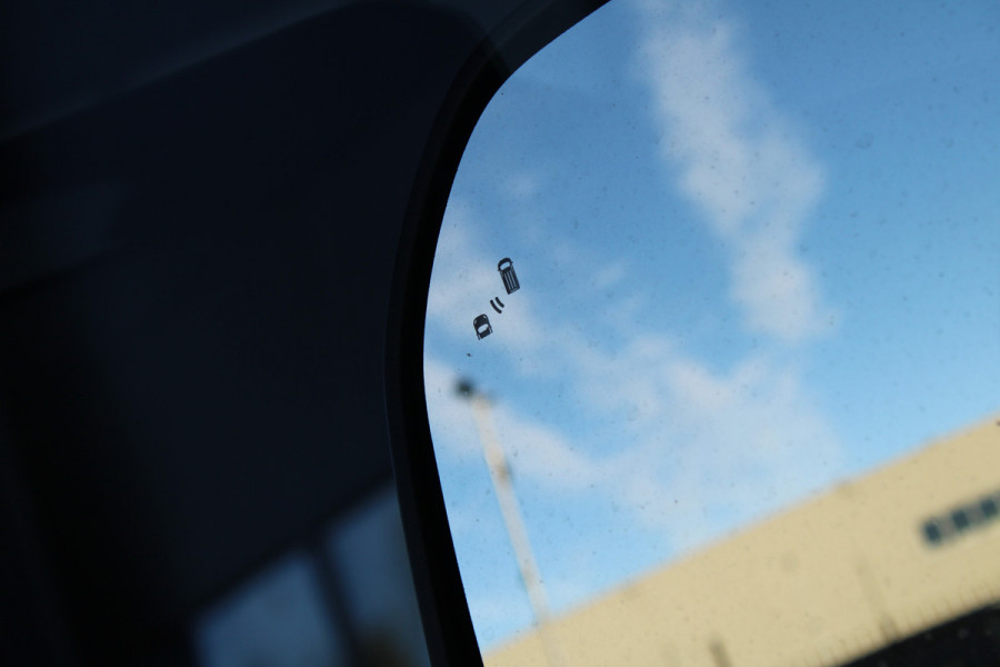 Ford Transit Custom 320 2.0 TDCI L2H1 Limited DC 136pk - 5 Zits - 360 Camera - Blind Spot - Stoelverwarming - Navi - ACC - Rijklaar