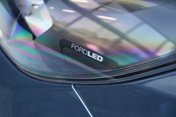 Ford Transit Custom 320 2.0 TDCI L2H1 Limited DC 136pk - 5 Zits - 360 Camera - Blind Spot - Stoelverwarming - Navi - ACC - Rijklaar