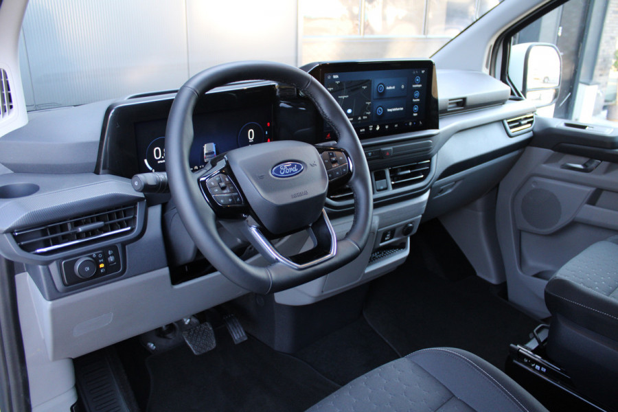 Ford Transit Custom 320 2.0 TDCI L2H1 Limited DC 170pk - 5 Zits - Adaptive Cruise - Navi - 2x Schuifdeur - Verwarmd stuur - 70l tank - 17" LM velgen