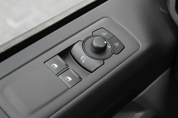 Ford Transit Custom 320 2.0 TDCI L2H1 Trend DC 136pk - Trekhaak - Camera - Stoelverwarming - Carplay/Android - Rijklaar