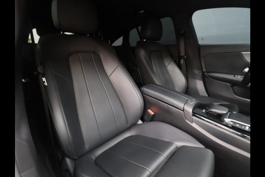 Mercedes-Benz CLA-Klasse Shooting Brake 180 Business Solution Luxury [AUTOMATISCHE ACHTERKLEP, CAMERA, PDC 360, CRUISE CONTROL, FLIPPERS, SFEERVERLICHTING, BLUETOOTH TELEFOON, AUTOMATISCHE AIRCONDITIONING, NIEUWSTAAT]