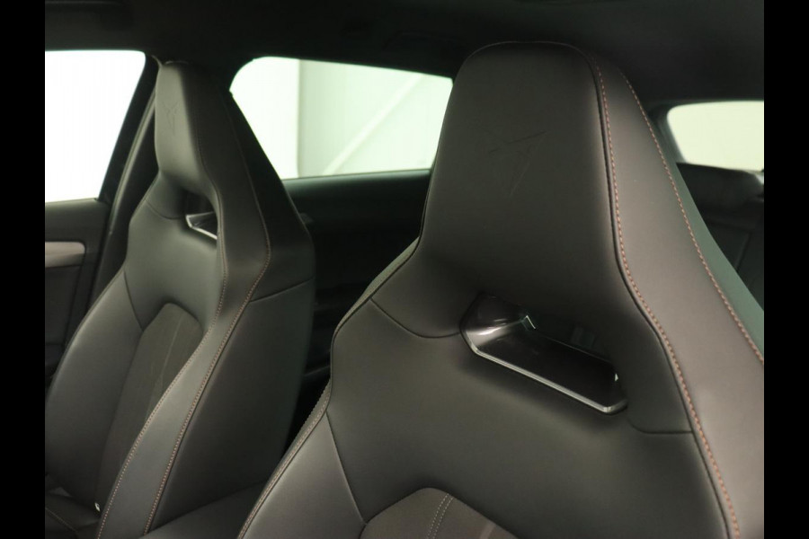 CUPRA Leon 1.4 e-Hybrid VZ | 245pk | Stoel & stuurverwarming | Adaptive cruise | Camera | Carplay | Navigatie | 19'' lichtmetalen velgen | Digital Cockpit | Sportstoelen | PHEV | Plug In