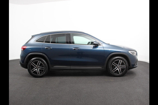Mercedes-Benz GLA 200 163pk Automaat Progressive Mercedes-Benz GLA-klasse 200 Progressive | Panorama Dak | Navigatie | Camera | Cruise Control | LED Matrix | DAB | Memomy Stoel |