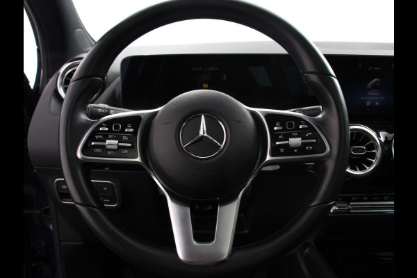 Mercedes-Benz GLA 200 163pk Automaat Progressive Mercedes-Benz GLA-klasse 200 Progressive | Panorama Dak | Navigatie | Camera | Cruise Control | LED Matrix | DAB | Memomy Stoel |