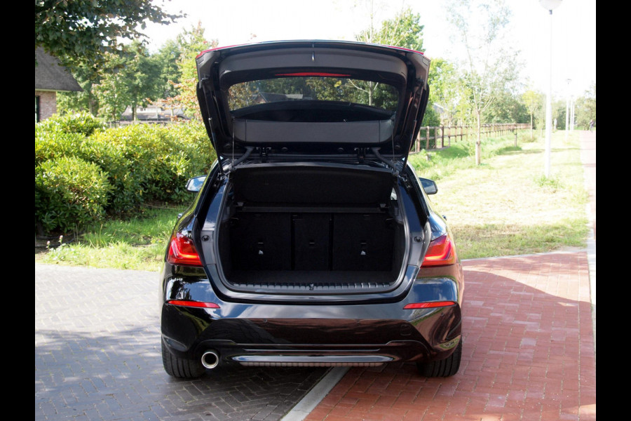 BMW 1-serie 118i Executive Edition | Apple Carplay | Cruise Control | Parkeersensoren | Automaat |