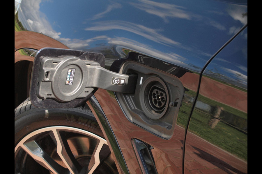 BMW X3 xDrive30e Business Edition Plus | M-Pakket | 360* Camera | Trekhaak | NL-Auto | Plug-in Hybride |