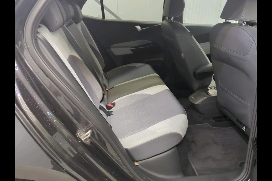 Volkswagen ID.3 First Plus 58 kWh Navigatie Apple Carplay/Android Auto Camera Parkeersensoren Adaptive Cruise Control Full LED Matrix Stoel- en stuurverwarming Lichtmetalen velgen Climate Control