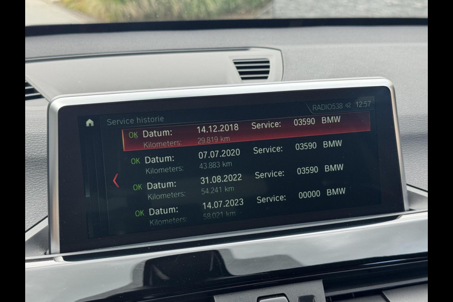BMW X1 sDrive20i High Executive Automaat | Lederen bekleding | Stoelverwarming | Navigatiesysteem | Cruise control | Climate control |