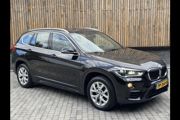 BMW X1 sDrive20i High Executive Automaat | Lederen bekleding | Stoelverwarming | Navigatiesysteem | Cruise control | Climate control |