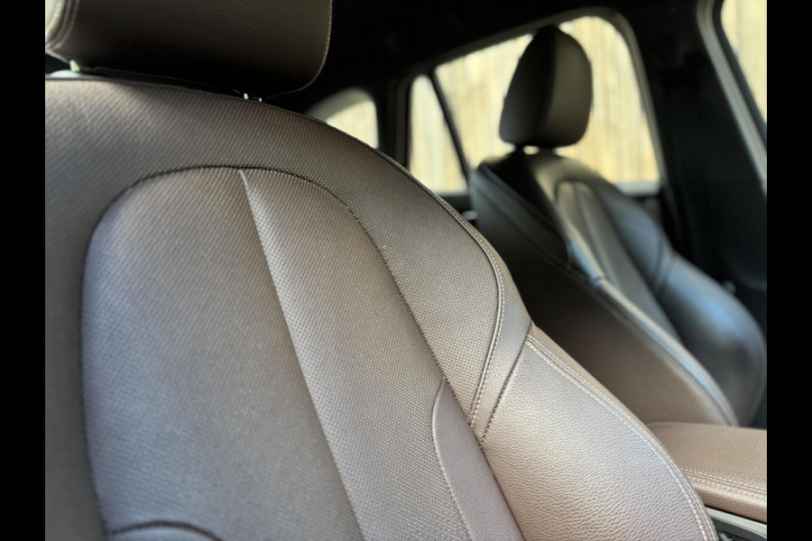 BMW X1 sDrive20i High Executive Automaat | Lederen bekleding | Stoelverwarming | Navigatiesysteem | Cruise control | Climate control |