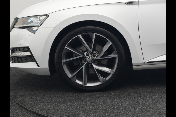 Škoda Superb Combi 1.4 TSI iV Sportline Business Plug In Hybrid 218pk Dealer O.H PHEV | Adaptive Cruise | Alcantara Sportstoelen Memory & Verwarmd | Apple Carplay | Sfeerverlichting | Keyless | Blis | Camera | Virtual | Navigatie | DAB |