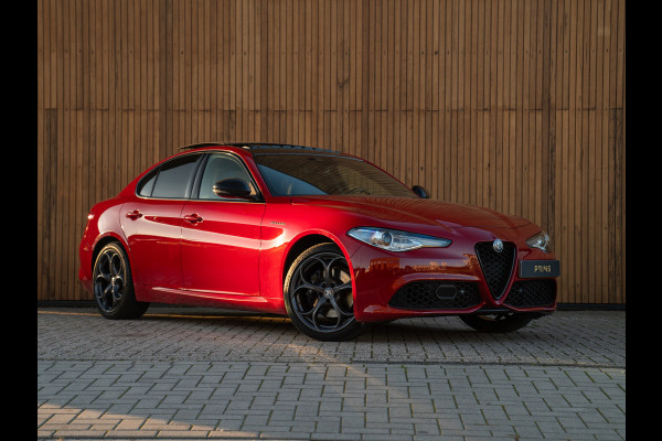 Alfa Romeo Giulia 2.0T 280pk Veloce AWD | Pano-dak | 19 inch | Harman/Kardon | Achterbank verwarming | Adapt. cruise