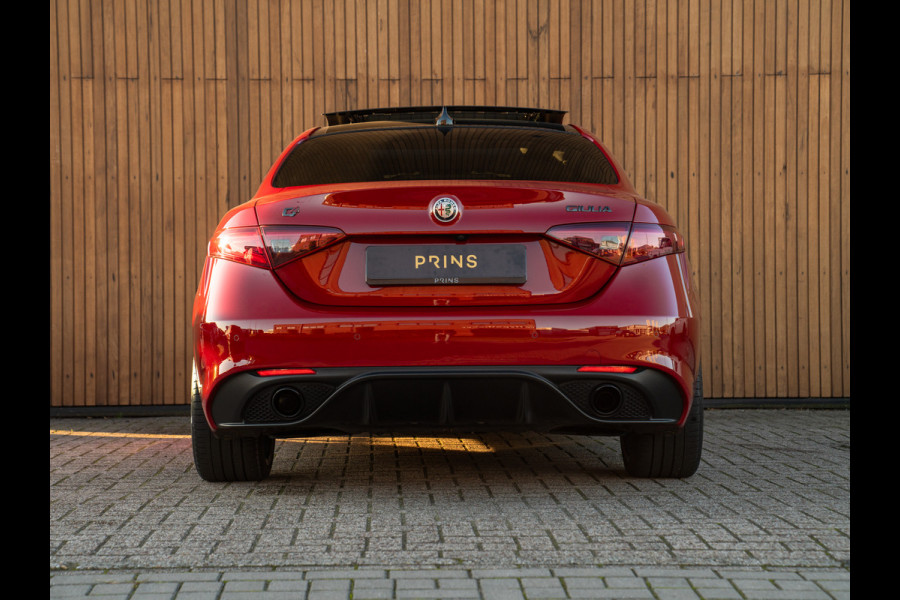 Alfa Romeo Giulia 2.0T 280pk Veloce AWD | Pano-dak | 19 inch | Harman/Kardon | Achterbank verwarming | Adapt. cruise
