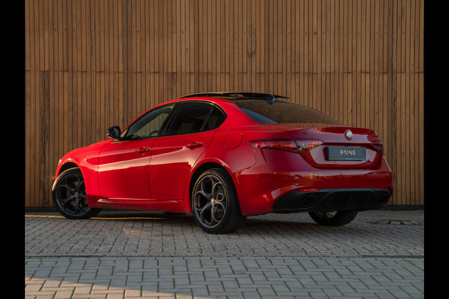 Alfa Romeo Giulia 2.0T 280pk Veloce AWD | Pano-dak | 19 inch | Harman/Kardon | Achterbank verwarming | Adapt. cruise