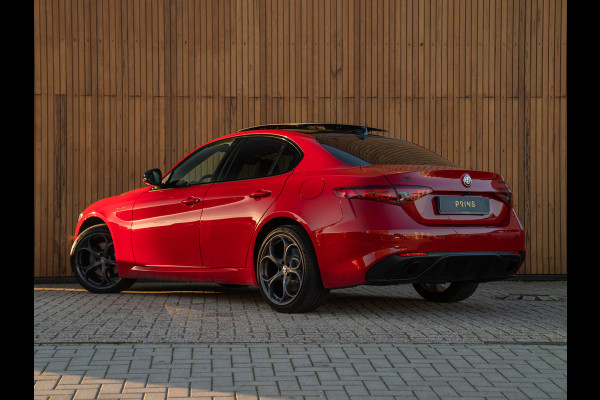 Alfa Romeo Giulia 2.0T 280pk Veloce AWD | Pano-dak | 19 inch | Harman/Kardon | Achterbank verwarming | Adapt. cruise