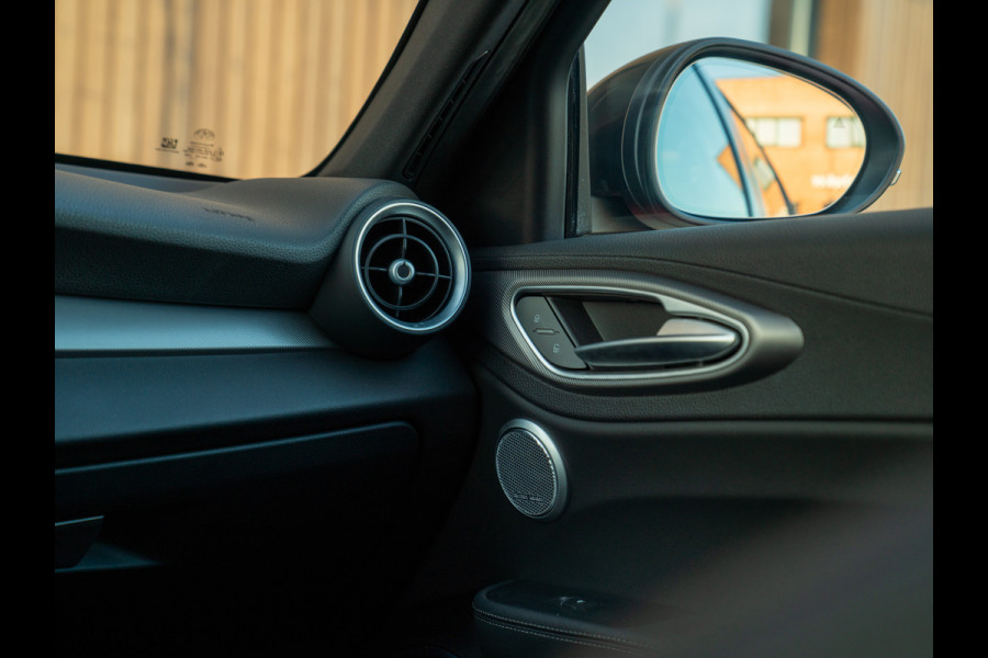 Alfa Romeo Giulia 2.0T 280pk Veloce AWD | Pano-dak | 19 inch | Harman/Kardon | Achterbank verwarming | Adapt. cruise
