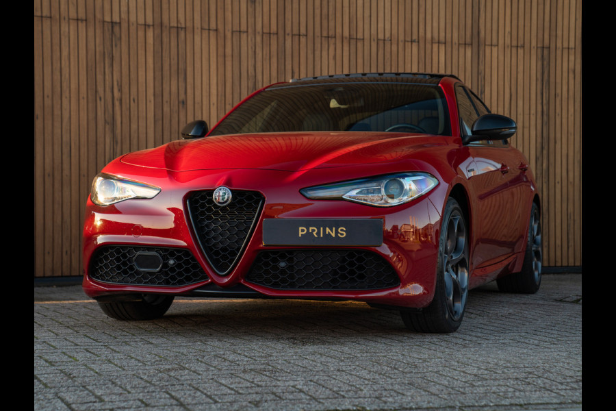Alfa Romeo Giulia 2.0T 280pk Veloce AWD | Pano-dak | 19 inch | Harman/Kardon | Achterbank verwarming | Adapt. cruise