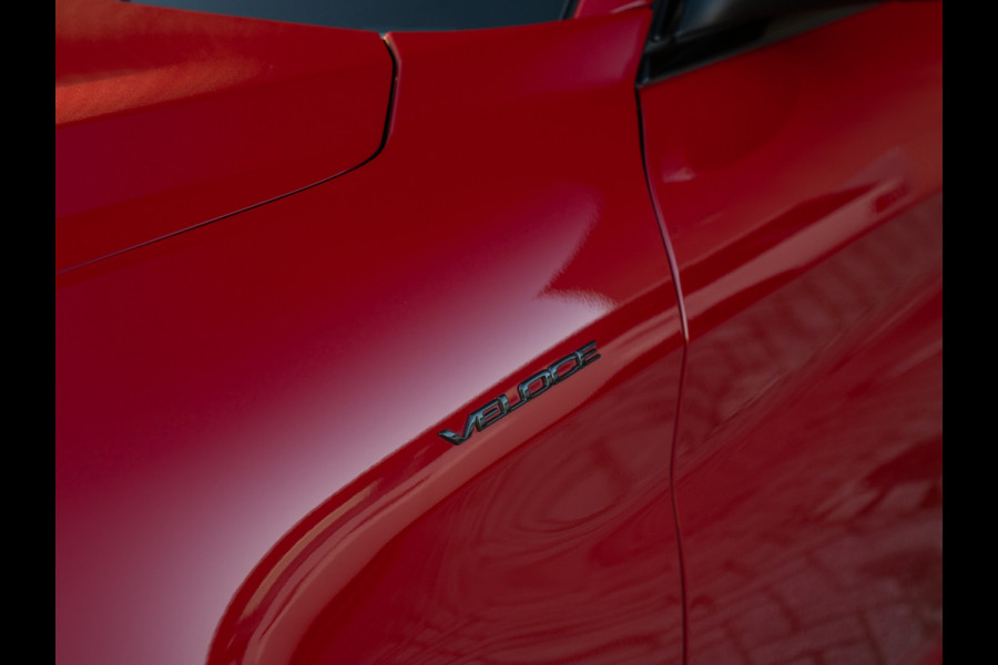 Alfa Romeo Giulia 2.0T 280pk Veloce AWD | Pano-dak | 19 inch | Harman/Kardon | Achterbank verwarming | Adapt. cruise
