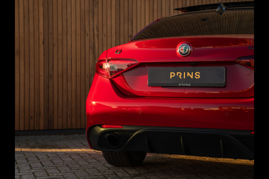 Alfa Romeo Giulia 2.0T 280pk Veloce AWD | Pano-dak | 19 inch | Harman/Kardon | Achterbank verwarming | Adapt. cruise