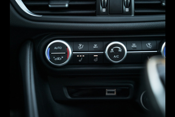 Alfa Romeo Giulia 2.0T 280pk Veloce AWD | Pano-dak | 19 inch | Harman/Kardon | Achterbank verwarming | Adapt. cruise