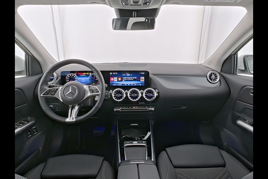 Mercedes-Benz GLA 250 e Plug-In Hybride Panorama Schuif-Kanteldak | Dodehoekassist | Memory Voorstoelen | Sfeerverlichting | 11 kW Laden | Stuur en Stoelverwarming. Inclusief 24 maanden MB Certified garantie voor Europa.