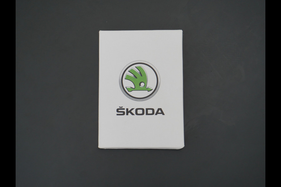 Škoda Kamiq T 111pk Apple Carplay Android-Navi Pdc DAB App-Connect CruiseControl Smartlink Usb Ecc Dakrails Led Lane/Front-Assist Isofix Dab VerwarmdeSpiegels Aut.Verlichting VerstelbareStoelen/Stuur 16''LM NL-auto Hoge Instap Ambition 1.0 TSI