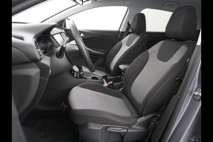 Opel Grandland X T131PK AUT-8 Navi Pdc Trekhaak Apple Carplay Android Auto Airco 120 Jaar Edition Regen-Lichtsensor DAB Lmv 17" Led Privacy Glas Origineel Nederlandse Auto Euro 6