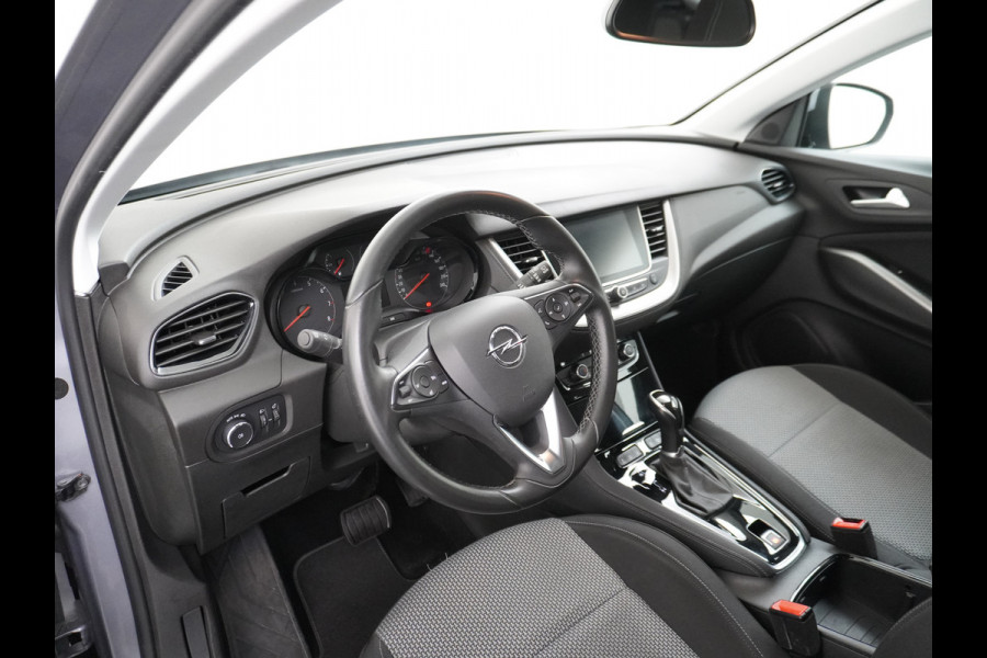 Opel Grandland X T131PK AUT-8 Navi Pdc Trekhaak Apple Carplay Android Auto Airco 120 Jaar Edition Regen-Lichtsensor DAB Lmv 17" Led Privacy Glas Origineel Nederlandse Auto Euro 6